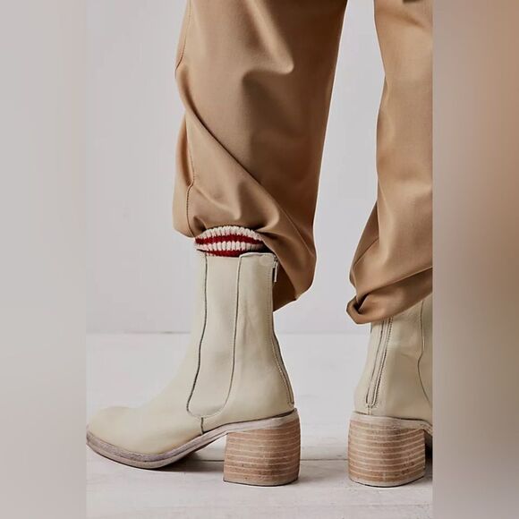 Free People Essential Chelsea Boots Size 7.5 Cream/Pink Color - Picture 1 of 7